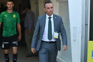 ΑΠΟΕΛ - ΑΕΚ: Της "σκότωσε" τις ελπίδες και έμεινε ζωντανό! (φώτος)
