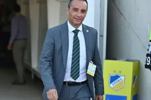 ΑΠΟΕΛ - ΑΕΚ: Της "σκότωσε" τις ελπίδες και έμεινε ζωντανό! (φώτος)