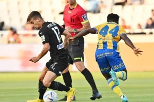 ΑΠΟΕΛ - ΑΕΚ: Της "σκότωσε" τις ελπίδες και έμεινε ζωντανό! (φώτος)
