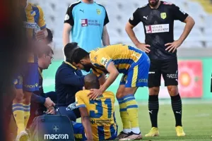 ΑΠΟΕΛ - ΑΕΚ: Της "σκότωσε" τις ελπίδες και έμεινε ζωντανό! (φώτος)