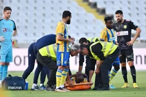 ΑΠΟΕΛ - ΑΕΚ: Της "σκότωσε" τις ελπίδες και έμεινε ζωντανό! (φώτος)