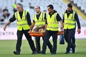 ΑΠΟΕΛ - ΑΕΚ: Της "σκότωσε" τις ελπίδες και έμεινε ζωντανό! (φώτος)