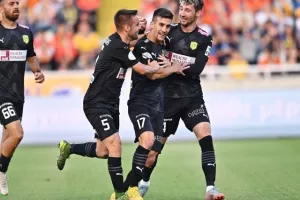 ΑΠΟΕΛ - ΑΕΚ: Της "σκότωσε" τις ελπίδες και έμεινε ζωντανό! (φώτος)