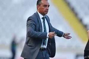 ΑΠΟΕΛ - ΑΕΚ: Της "σκότωσε" τις ελπίδες και έμεινε ζωντανό! (φώτος)