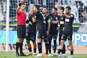 ΑΠΟΕΛ - ΑΕΚ: Της "σκότωσε" τις ελπίδες και έμεινε ζωντανό! (φώτος)