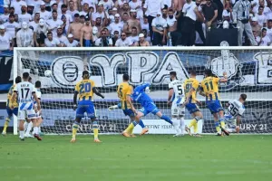 Απόλλων - ΑΠΟΕΛ: Τον "σκότωσε" και έμεινε ζωντανός! (φώτος)
