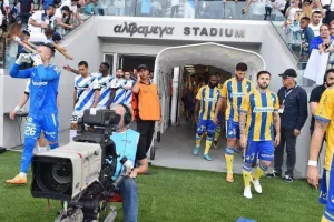 Απόλλων - ΑΠΟΕΛ: Τον "σκότωσε" και έμεινε ζωντανός! (φώτος)