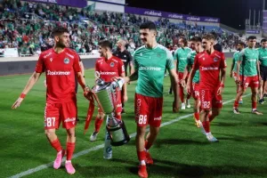 Έκαναν τον γύρο του θριάμβου με το κύπελλο (βίντεο) 