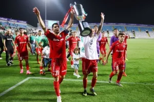 Έκαναν τον γύρο του θριάμβου με το κύπελλο (βίντεο) 