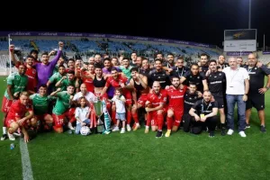 Έκαναν τον γύρο του θριάμβου με το κύπελλο (βίντεο) 