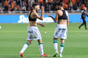 Έδωσαν φανέλες... 