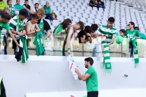 Αυτόγραφα από Καρίμ για τους νεαρούς Ομονοιάτες! (φώτος)