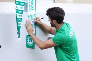 Αυτόγραφα από Καρίμ για τους νεαρούς Ομονοιάτες! (φώτος)