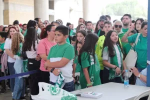 (Φώτος) Τα 16 κύπελλα από την Δυτική - Αυτόγραφα από τους παίκτες 