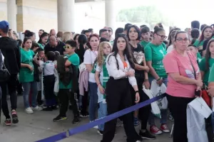 (Φώτος) Τα 16 κύπελλα από την Δυτική - Αυτόγραφα από τους παίκτες 