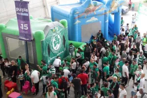 (Φώτος) Τα 16 κύπελλα από την Δυτική - Αυτόγραφα από τους παίκτες 