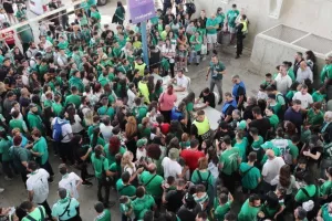 (Φώτος) Τα 16 κύπελλα από την Δυτική - Αυτόγραφα από τους παίκτες 