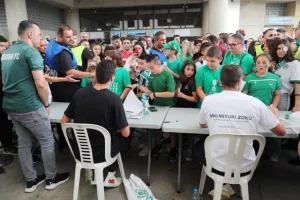 (Φώτος) Τα 16 κύπελλα από την Δυτική - Αυτόγραφα από τους παίκτες 