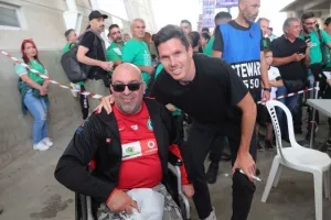 (Φώτος) Τα 16 κύπελλα από την Δυτική - Αυτόγραφα από τους παίκτες 