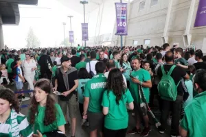 (Φώτος) Τα 16 κύπελλα από την Δυτική - Αυτόγραφα από τους παίκτες 