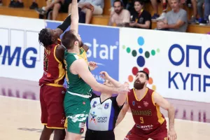 Κεραυνός - ΑΕΚ: Κράτησε την έδρα του και... έμεινε ζωντανός!