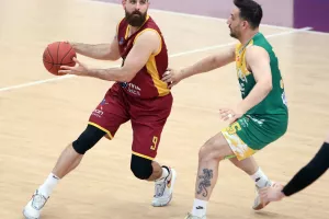 Κεραυνός - ΑΕΚ: Κράτησε την έδρα του και... έμεινε ζωντανός!