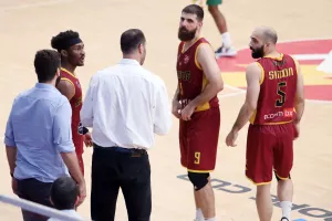 Κεραυνός - ΑΕΚ: Κράτησε την έδρα του και... έμεινε ζωντανός!