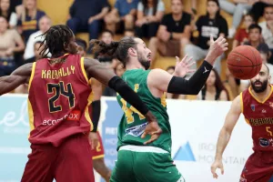Κεραυνός - ΑΕΚ: Κράτησε την έδρα του και... έμεινε ζωντανός!