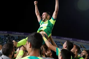 Θερμό αποχαιρετισμό σε "4" στην ΑΕΚ (φώτος)