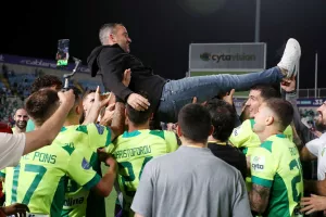 Θερμό αποχαιρετισμό σε "4" στην ΑΕΚ (φώτος)