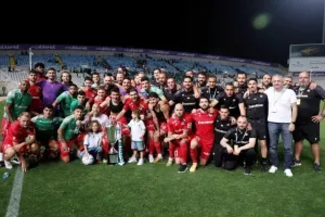 Έκαναν τον γύρο του θριάμβου με το κύπελλο (βίντεο) 