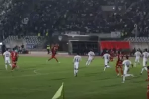 Η "οβίδα" από την Ανατολική! (βίντεο)
