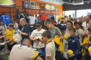 Κοσμοσυρροή στο Orange shop για Γουίλερ - Θεοδώρου (Φώτος)