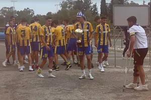 ΑΠΟΕΚ Κ17/ Πανηγύρισαν με... "Για σένα έχω χάσει το μυαλό μου" (Βίντεο)