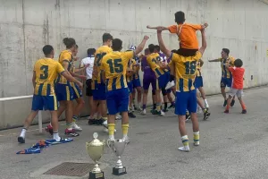 ΑΠΟΕΚ Κ17/ Πανηγύρισαν με... "Για σένα έχω χάσει το μυαλό μου" (Βίντεο)