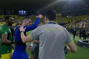 Πάλι νεύρα ο Κριστιάνο/ Έδιωξε... αντίπαλο που ήθελε selfie (Βίντεο)