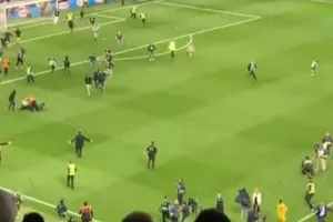 «Ντου» των οπαδών της Εσπανιόλ στους παίκτες της Μπαρτσελόνα! (Βίντεο)