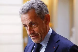 Σαρκοζί: Καταδικάστηκε σε έναν χρόνο φυλάκιση - Θα είναι έξω με βραχιολάκι