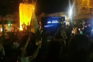 Χαμός... στην "Πλατεία Ηρώων" για τον πρωταθλητή Άρη! (Φώτος)