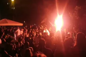 Χαμός... στην "Πλατεία Ηρώων" για τον πρωταθλητή Άρη! (Φώτος)