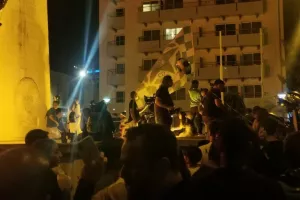 Χαμός... στην "Πλατεία Ηρώων" για τον πρωταθλητή Άρη! (Φώτος)