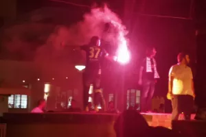 Χαμός... στην "Πλατεία Ηρώων" για τον πρωταθλητή Άρη! (Φώτος)