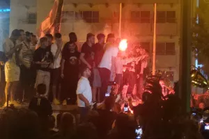 Υποδοχή με: "Να τους, να τους, τους πρωταθλητές"! (Φώτος/Βίντεο)