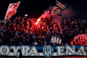 "Τελευταία στροφή, τελευταία παράσταση, ίδια και περισσότερη τρέλα"!