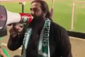 ΑΠΙΣΤΕΥΤΟ με Παπά και υβριστικά συνθήματα στο ΓΣΠ