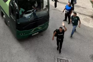 Ομόνοια/ Άφιξη με χειροκρότημα και... ανταπόδοση (Φώτος)