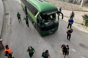 Ομόνοια/ Άφιξη με χειροκρότημα και... ανταπόδοση (Φώτος)