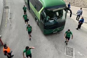 Ομόνοια/ Άφιξη με χειροκρότημα και... ανταπόδοση (Φώτος)