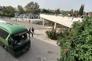Ομόνοια/ Άφιξη με χειροκρότημα και... ανταπόδοση (Φώτος)
