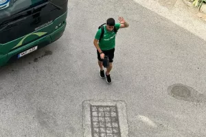 Ομόνοια/ Άφιξη με χειροκρότημα και... ανταπόδοση (Φώτος)